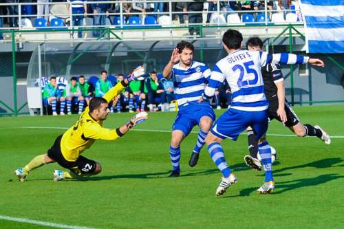 Edin Nuredinoski attemps to save a shot from a Neftçi player; photo: pfl.az